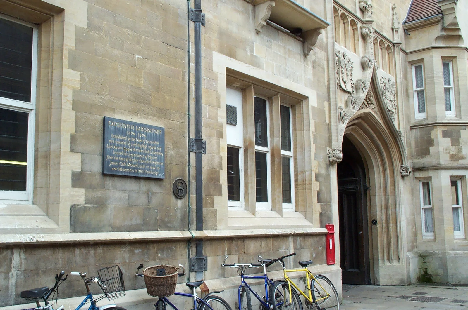 知名的 Cavendish Laboratory
