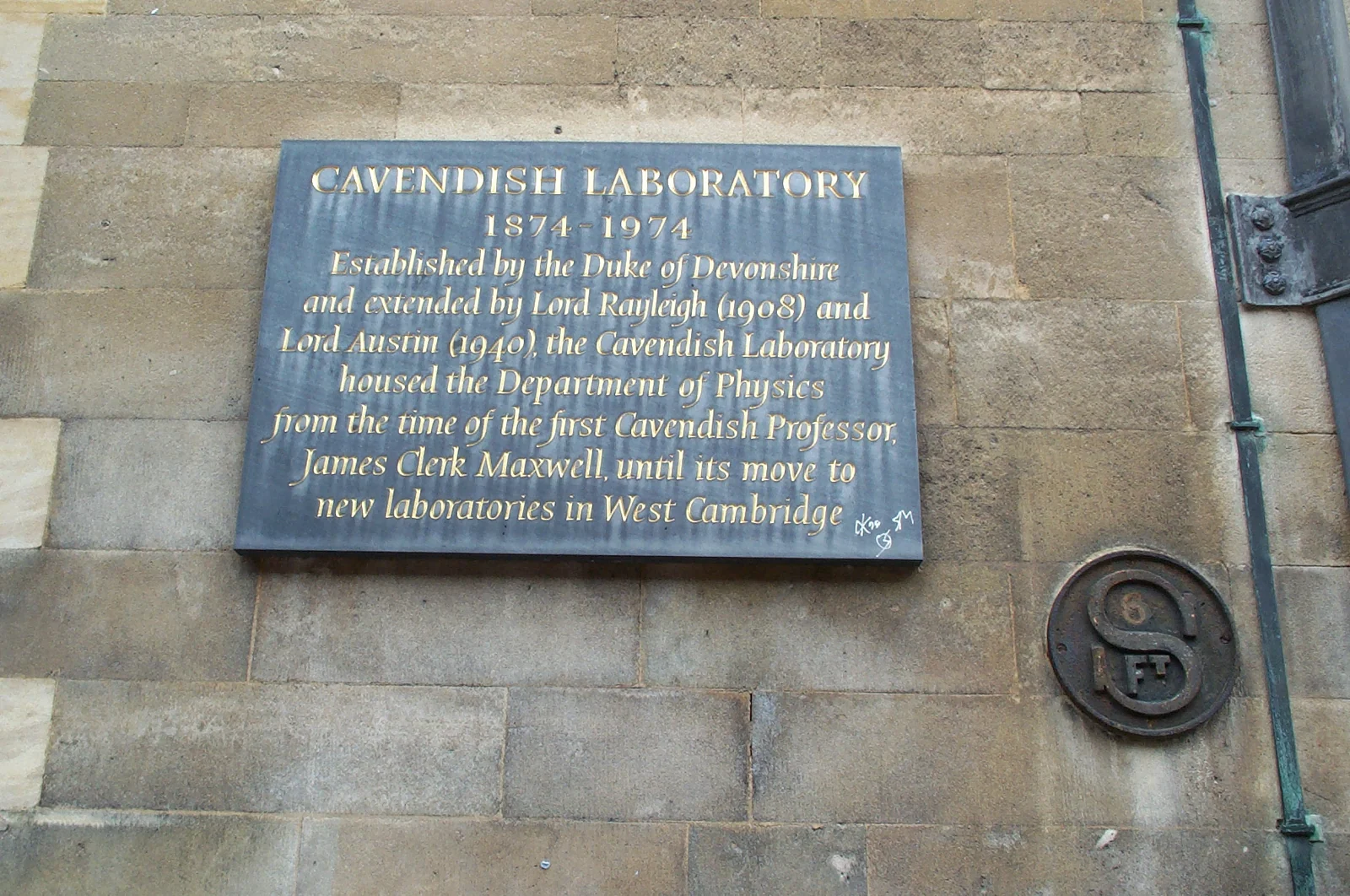 Cavendish Laboratory 1874 到 1974 的歷史說明牌