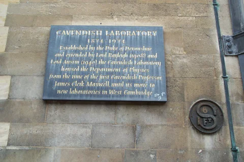 Cavendish Laboratory 1874 到 1974 的歷史說明牌