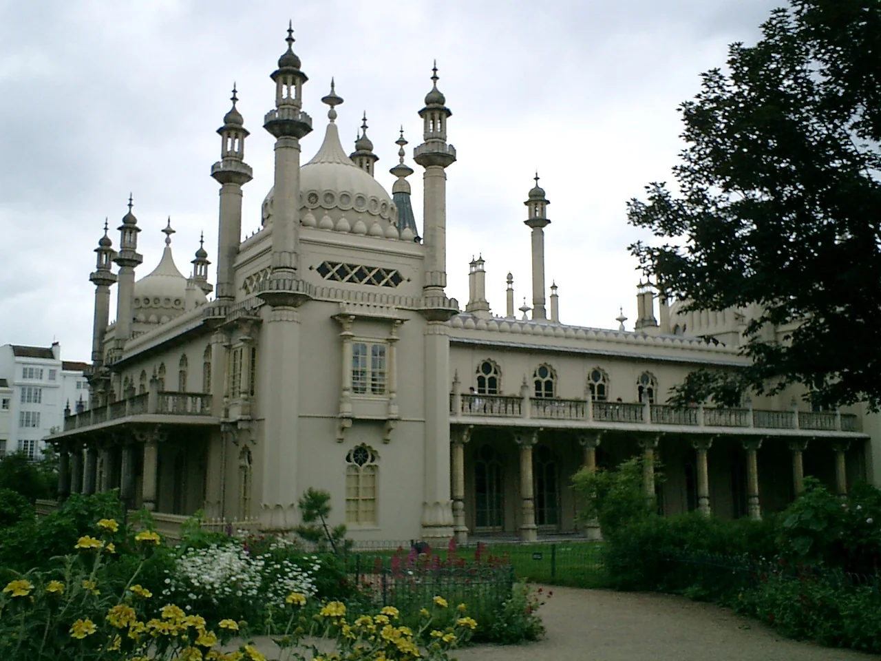 Royal Pavilion 又稱皇家會館, 是威爾斯親王的行宮, 至於他是誰...抱歉, 我也不認識...