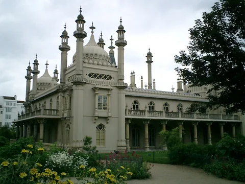Royal Pavilion 又稱皇家會館, 是威爾斯親王的行宮, 至於他是誰...抱歉, 我也不認識...