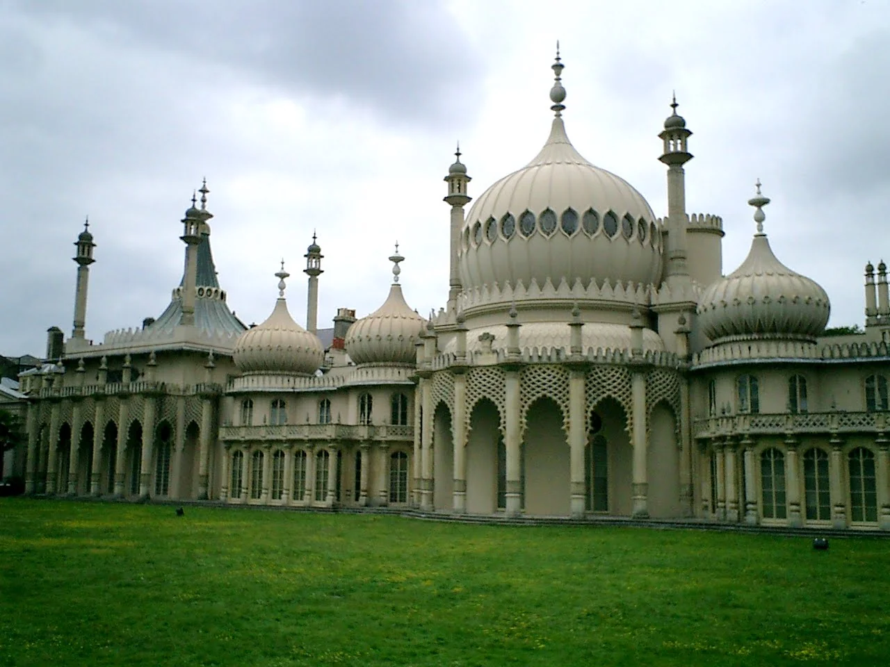 Royal Pavilion 周邊建築與景色。