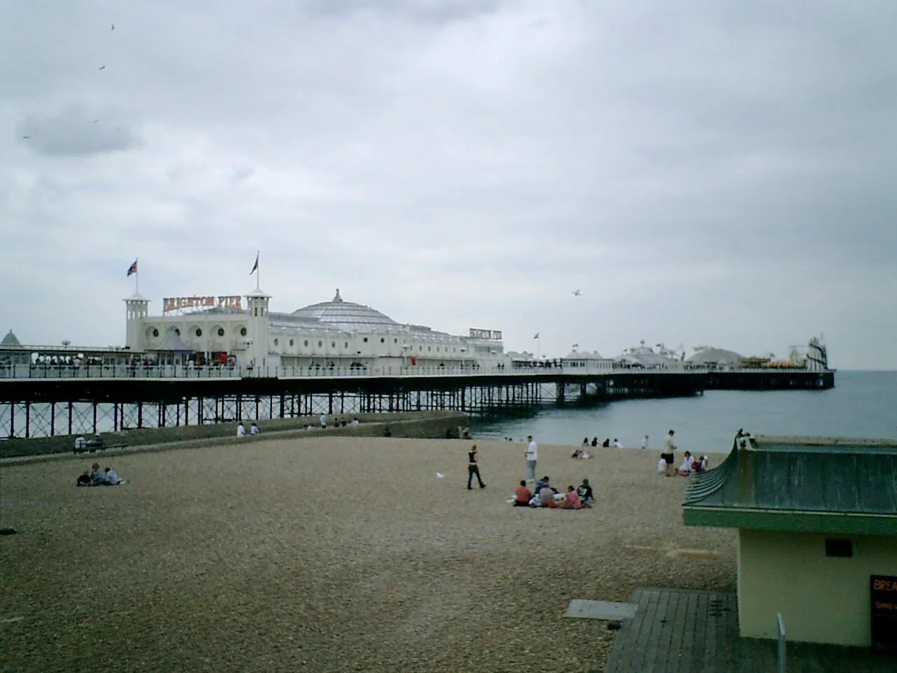 Brighton 海邊與 Brighton Pier 景色。