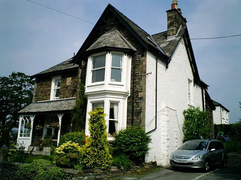 另一張 B&B 建築外觀照片。