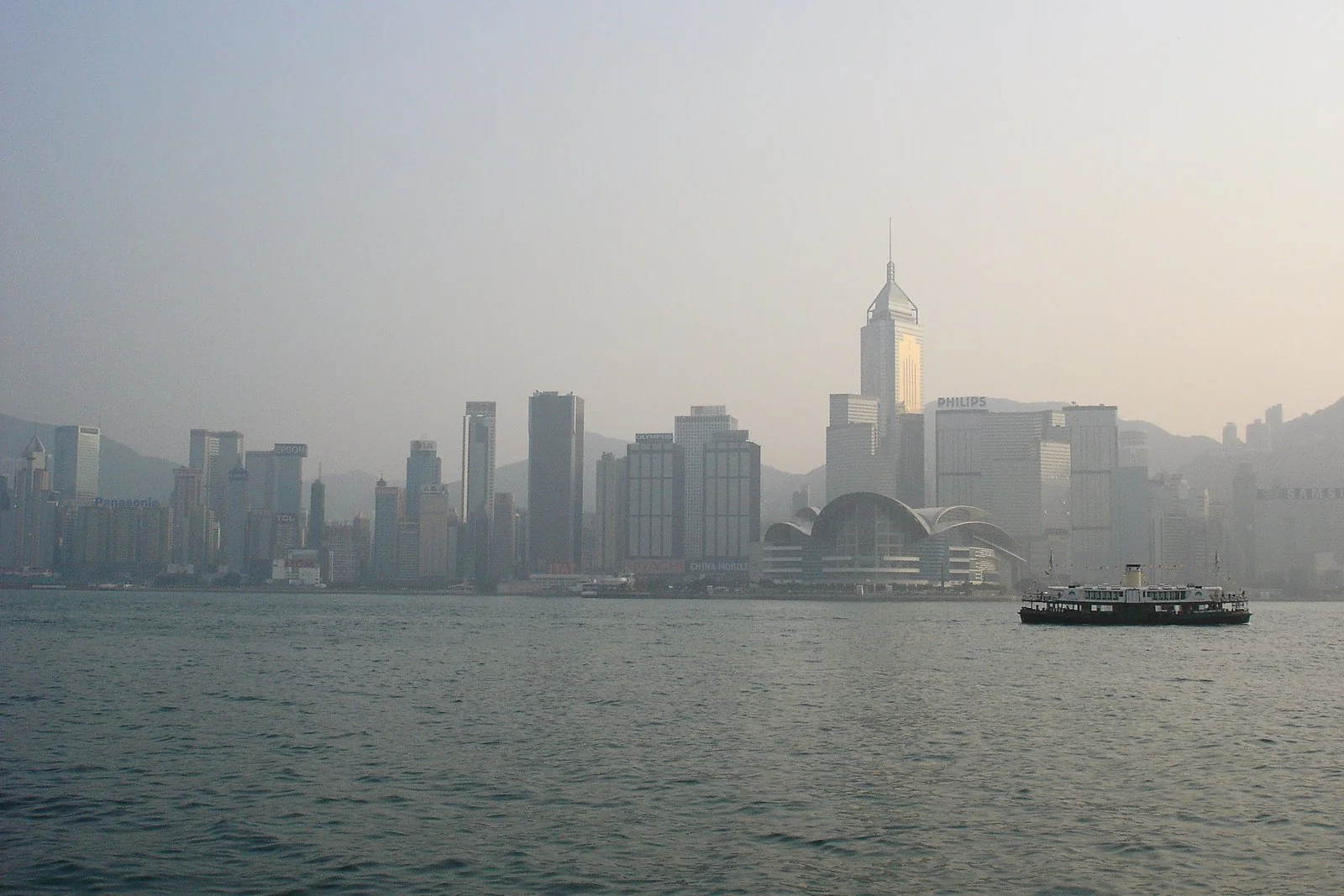 香港第三天搭乘渡輪。