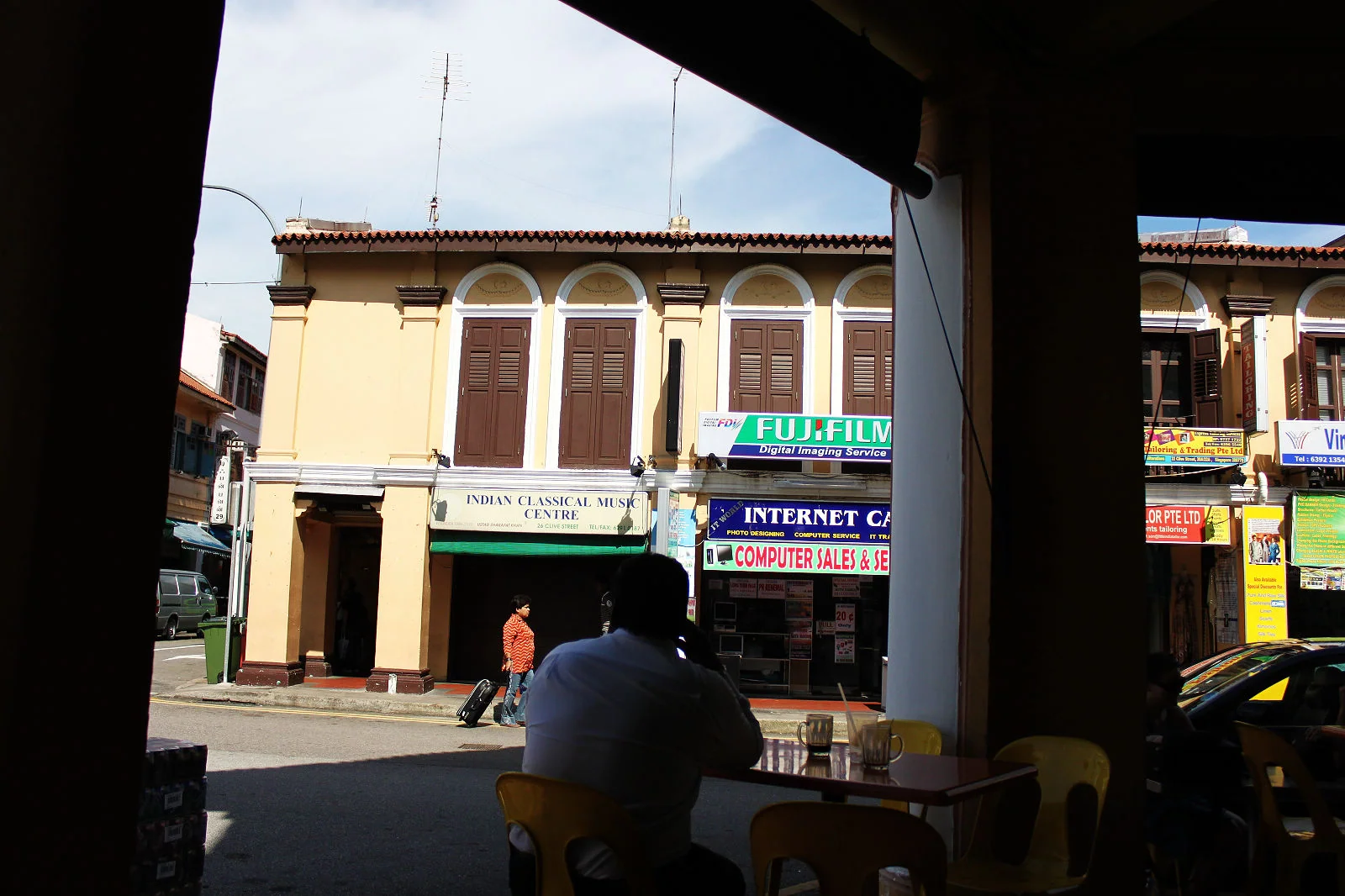 小印度區對街的彩色建築。