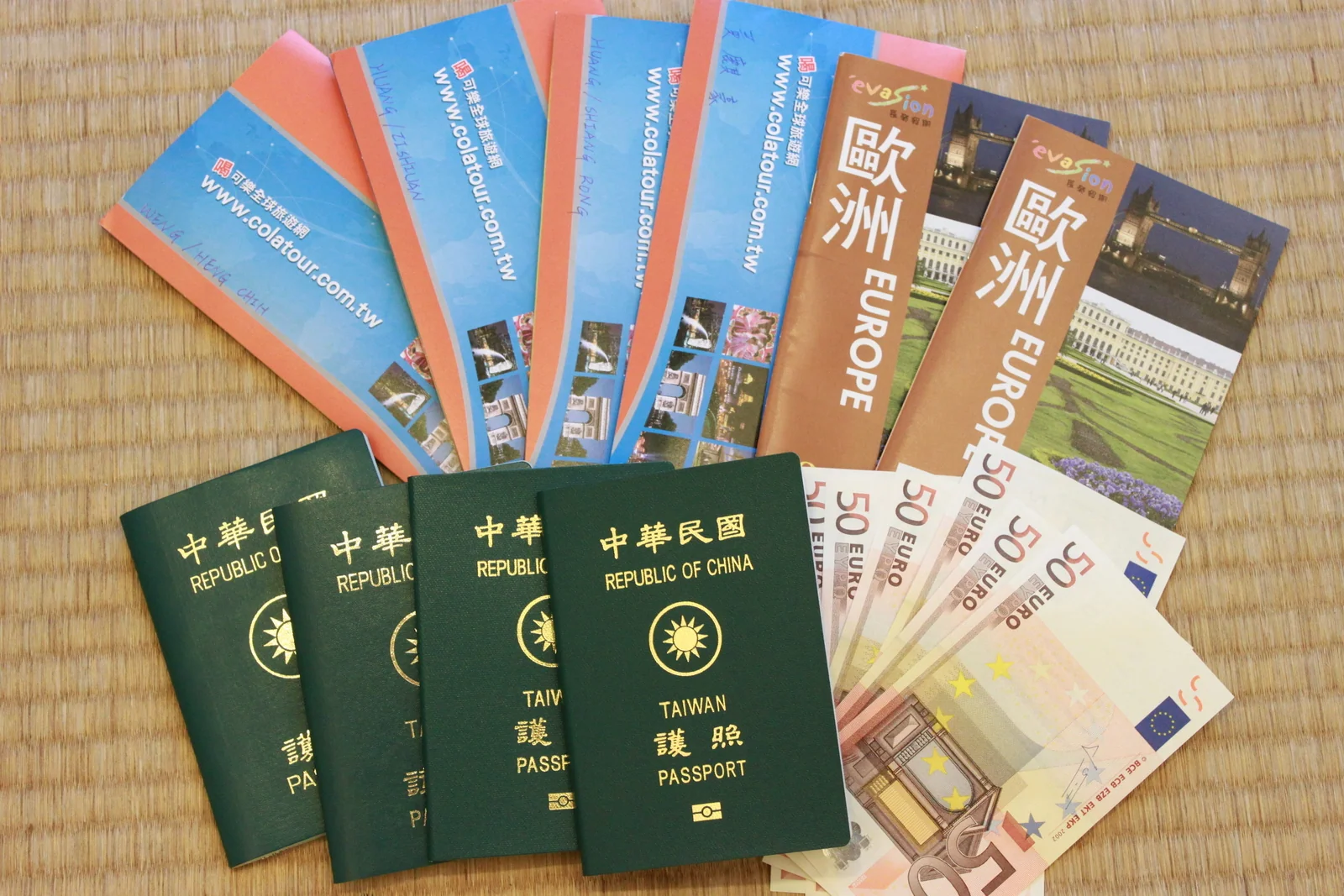 桃園機場出發前的行李與航班準備。