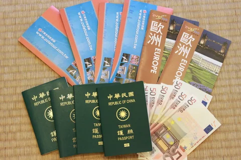 桃園機場出發前的行李與航班準備。